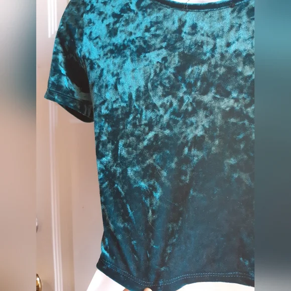 Green Velvet Crop - Picture 3 of 6